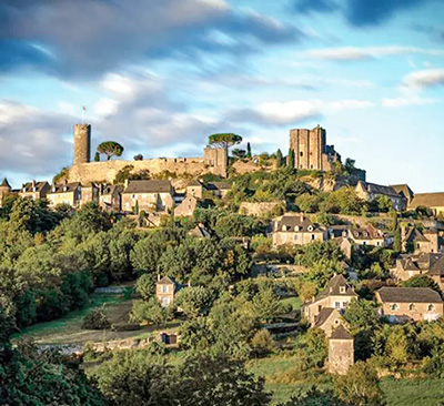 Turenne et son Château : Un Voyage dans le Temps